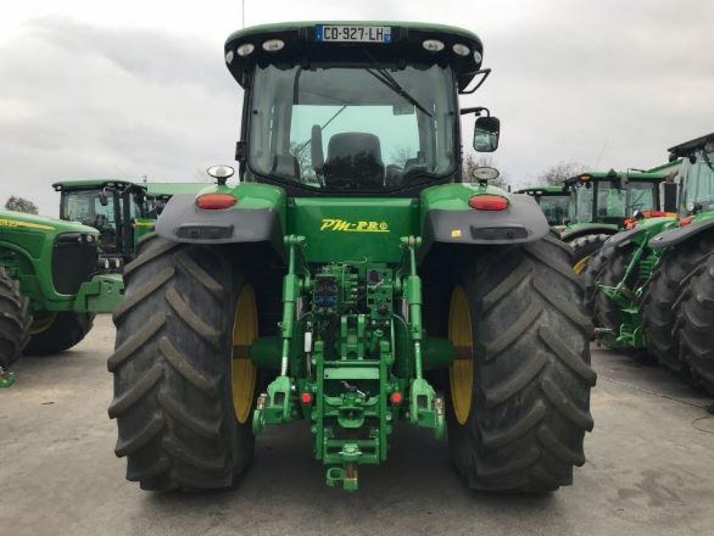 Oldtimer-Traktor des Typs John Deere 7215R, Neumaschine in Черкаси (Bild 2)