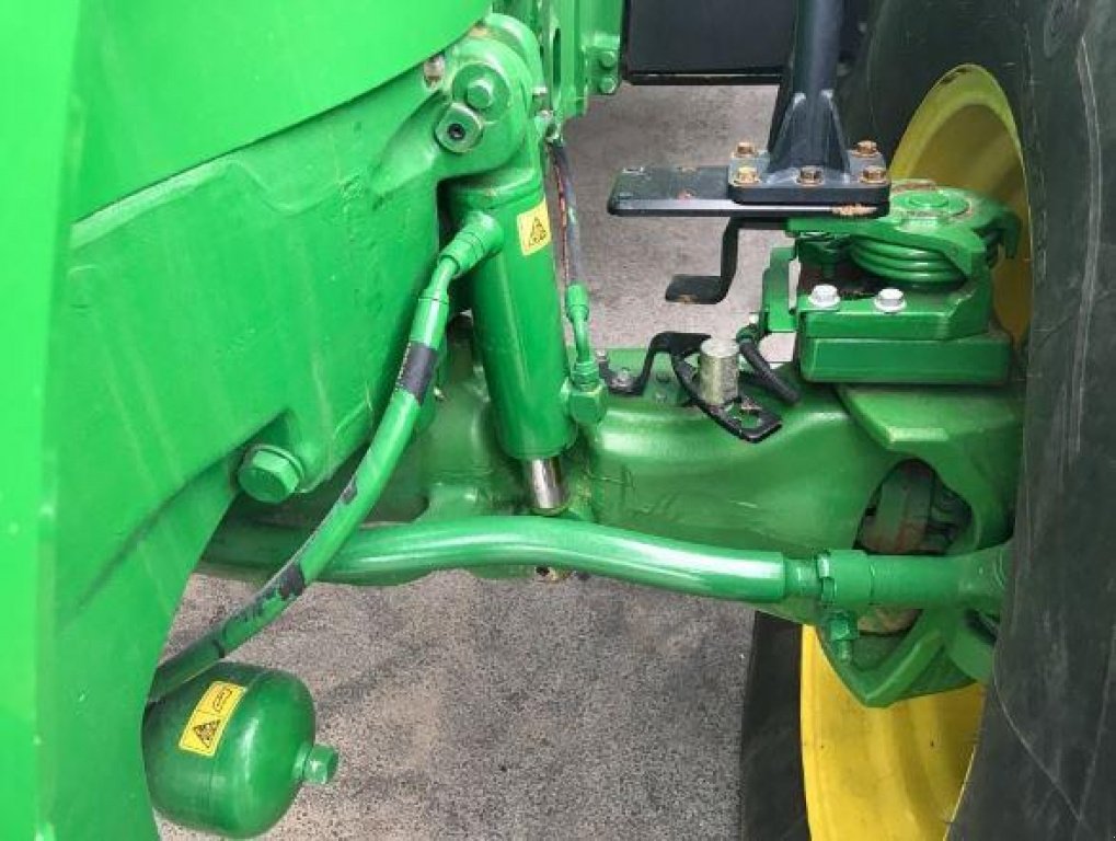 Oldtimer-Traktor des Typs John Deere 7215R, Neumaschine in Черкаси (Bild 4)