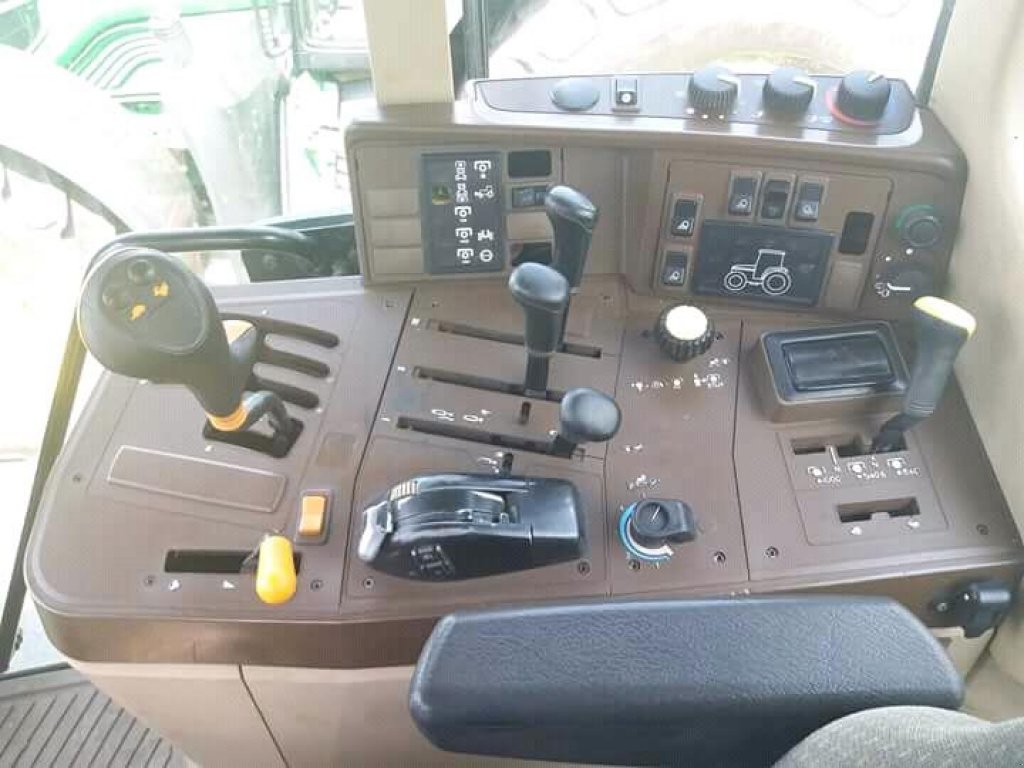 Oldtimer-Traktor des Typs John Deere 6910, Neumaschine in Черкаси (Bild 10)