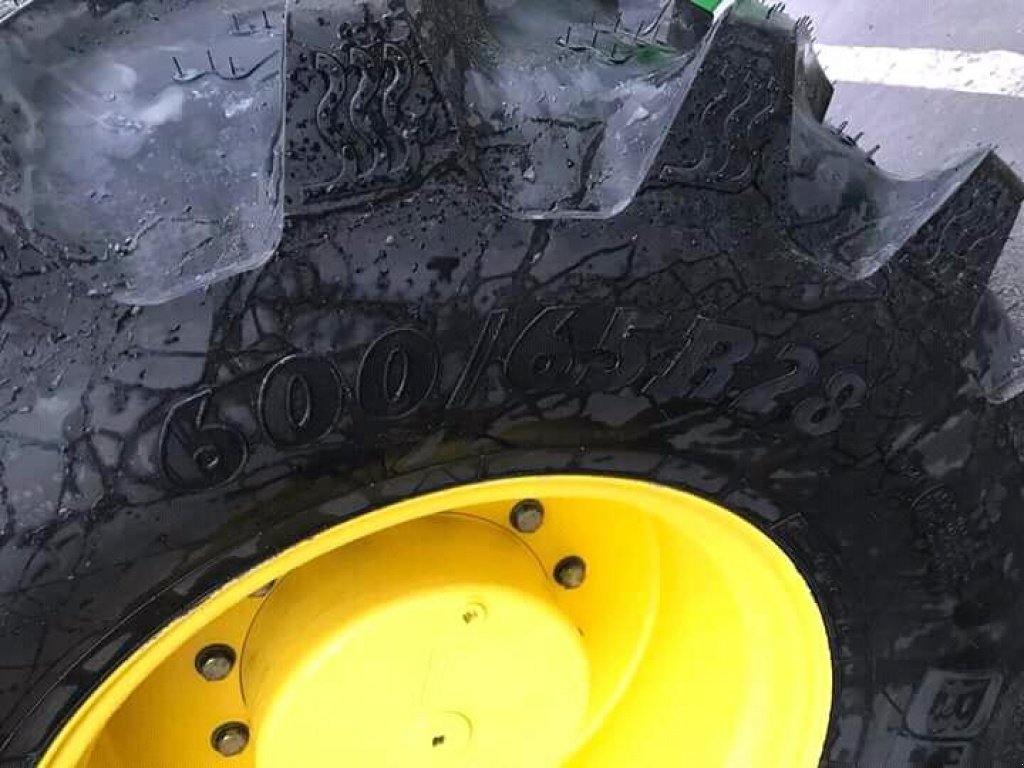 Oldtimer-Traktor des Typs John Deere 8520, Neumaschine in Черкаси (Bild 4)