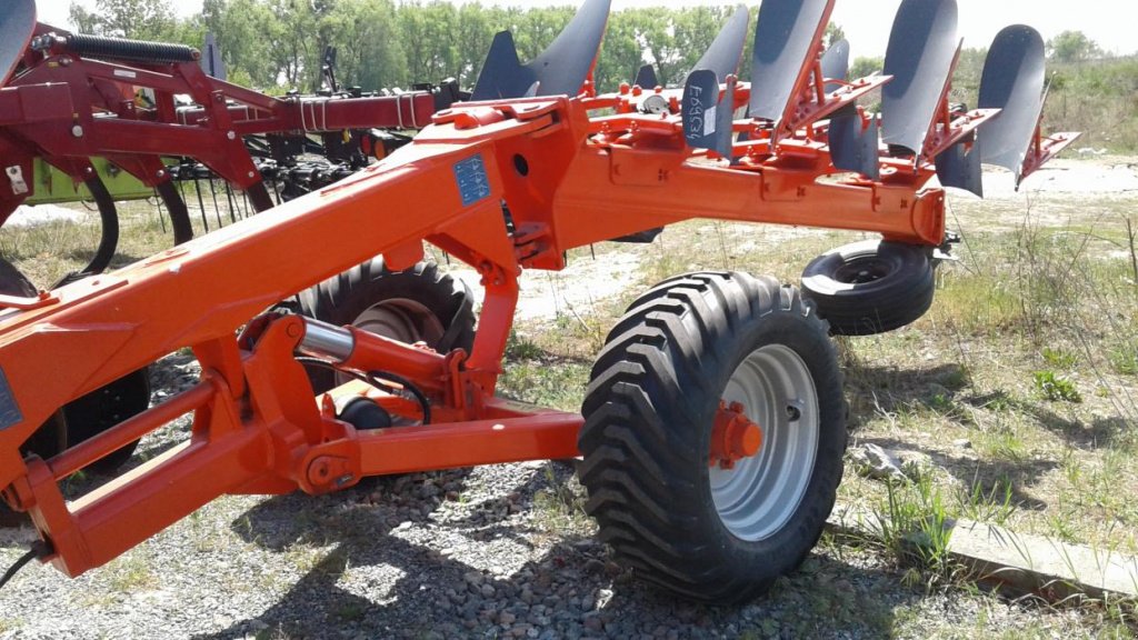 Scheibenpflug des Typs Nordsten Challenger 8,  in Київ (Bild 8)