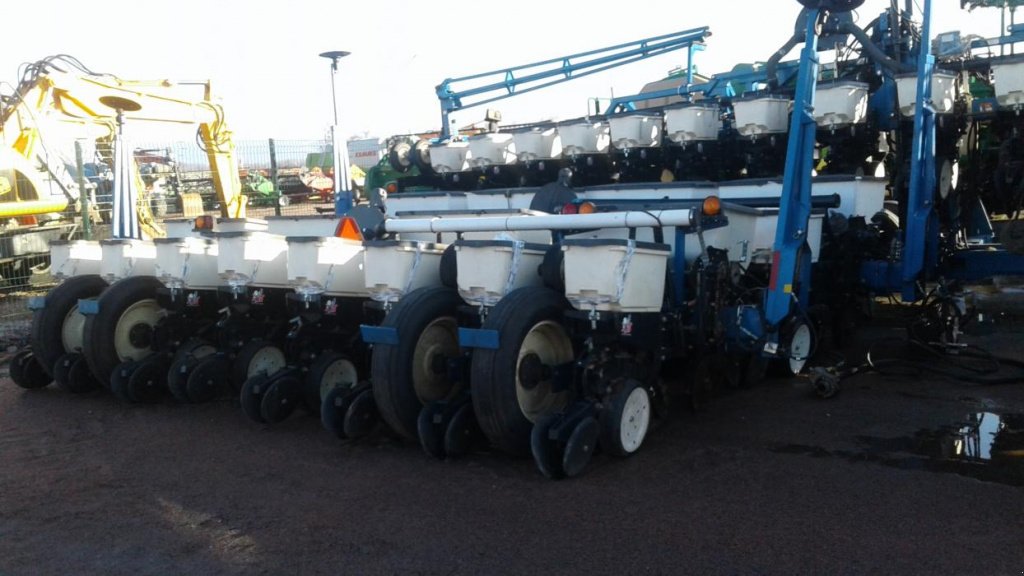 Gareeggenfelder des Typs Kinze 3800,  in Київ (Bild 7)