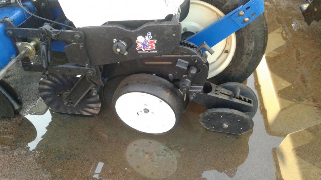 Gareeggenfelder des Typs Kinze 3800,  in Київ (Bild 2)