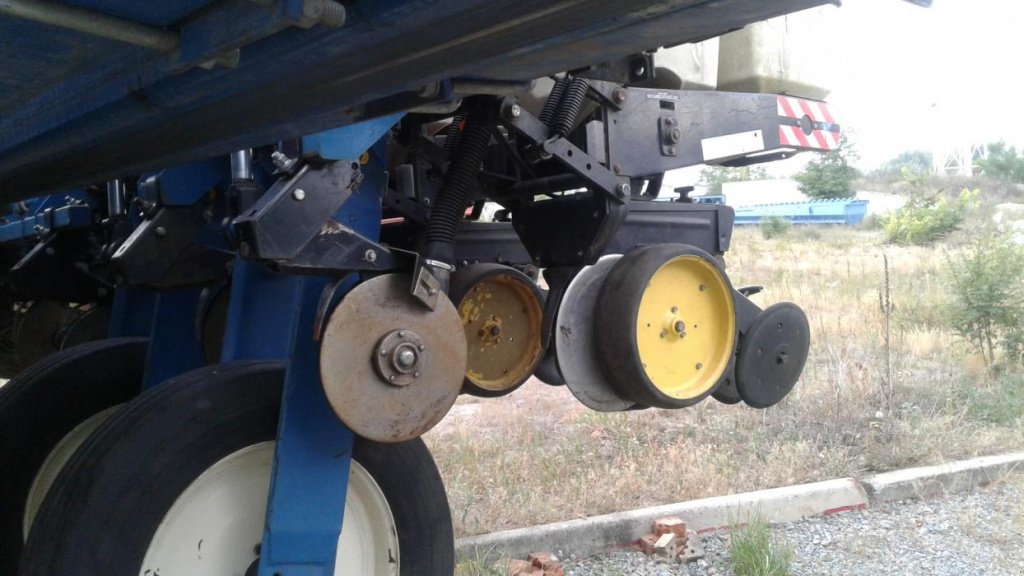 Gareeggenfelder des Typs Kinze 2600,  in Київ (Bild 2)