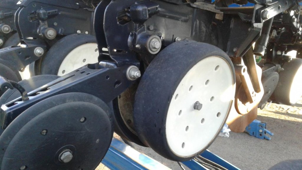 Gareeggenfelder des Typs Kinze 3600,  in Київ (Bild 8)