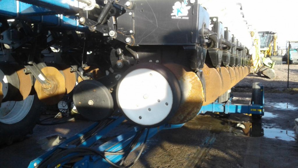 Gareeggenfelder des Typs Kinze 3600,  in Київ (Bild 3)