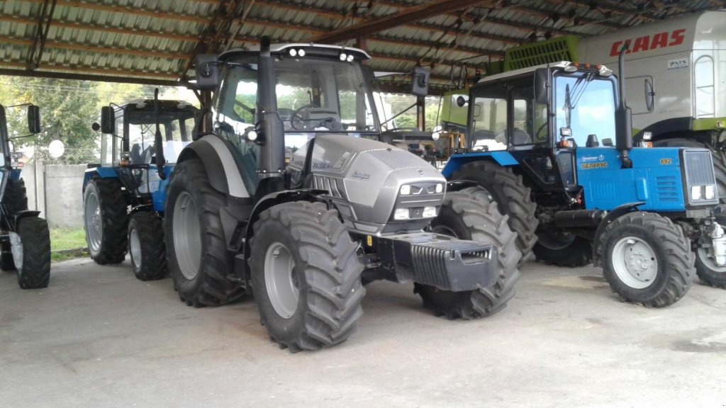 Oldtimer-Traktor des Typs Lamborghini R6.160, Neumaschine in Київ (Bild 4)