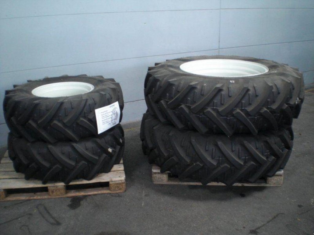 Oldtimer-Traktor des Typs Same X720,  in Київ (Bild 2)