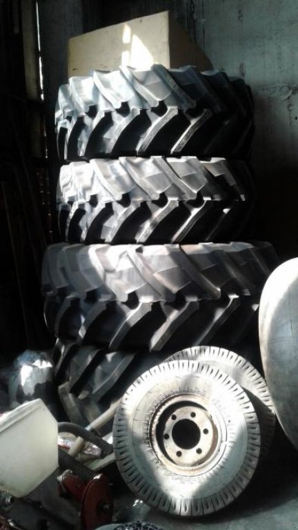 Oldtimer-Traktor des Typs Same X720,  in Київ (Bild 3)