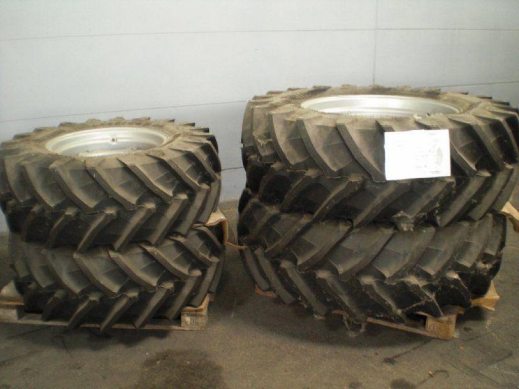 Oldtimer-Traktor des Typs Same X720,  in Київ (Bild 1)