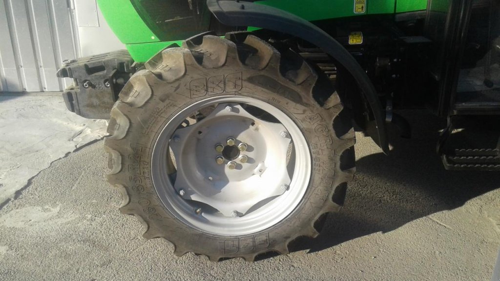 Oldtimer-Traktor des Typs Same 100,  in Київ (Bild 4)