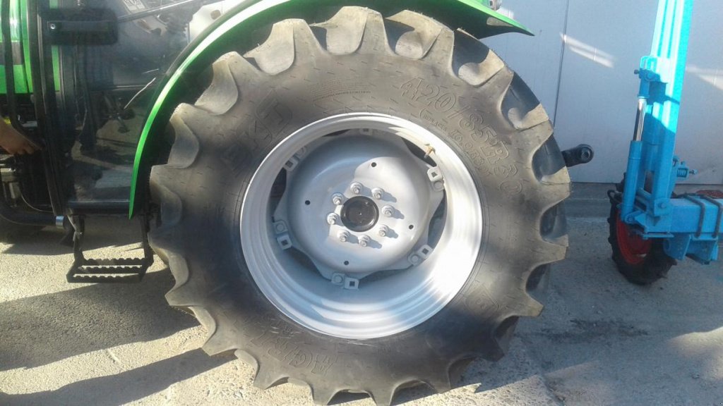 Oldtimer-Traktor des Typs Same 100,  in Київ (Bild 5)