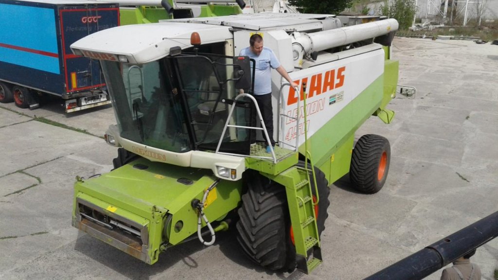 Oldtimer-Mähdrescher des Typs CLAAS Lexion 450,  in Київ (Bild 4)