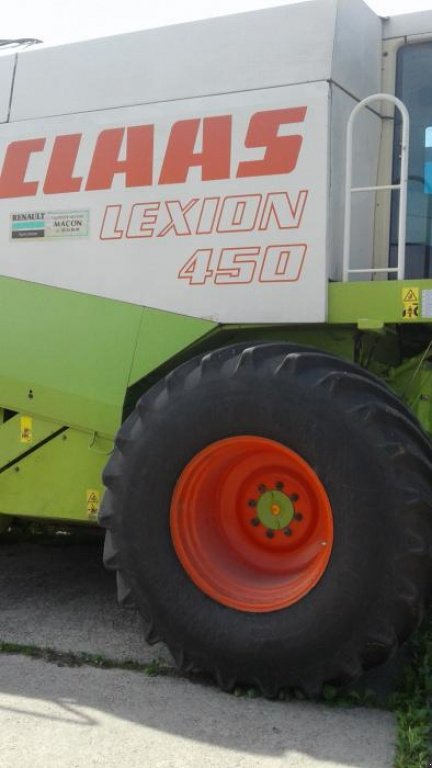 Oldtimer-Mähdrescher des Typs CLAAS Lexion 450,  in Київ (Bild 10)