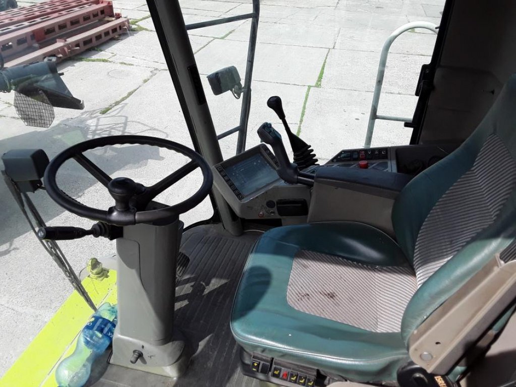 Oldtimer-Mähdrescher des Typs CLAAS Lexion 450,  in Київ (Bild 9)