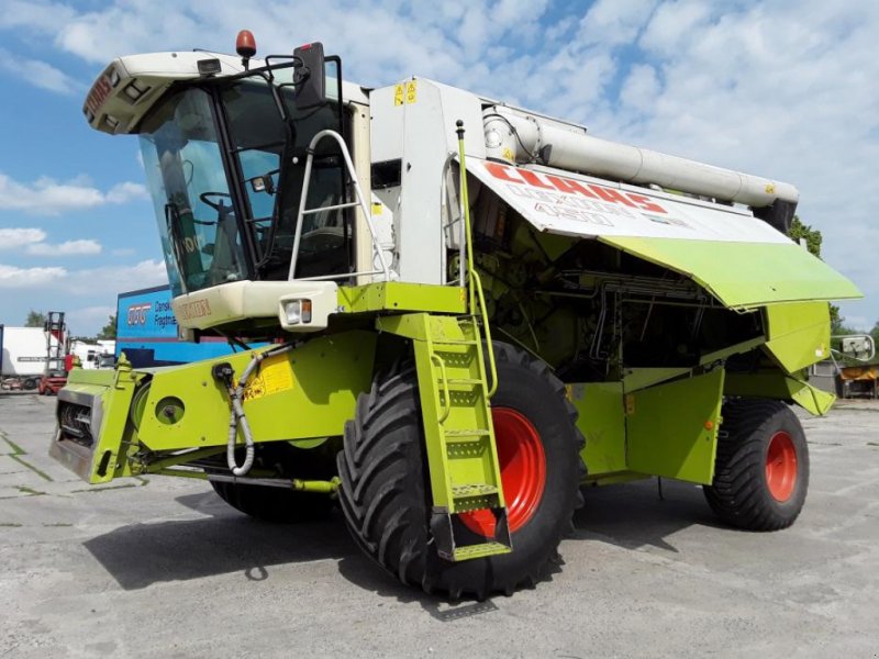 Oldtimer-Mähdrescher des Typs CLAAS Lexion 450,  in Київ (Bild 1)