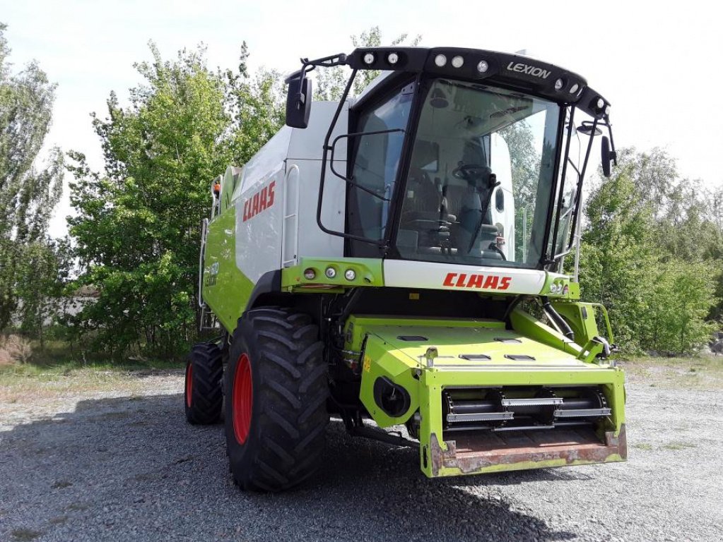 Oldtimer-Mähdrescher des Typs CLAAS Lexion 670,  in Київ (Bild 4)