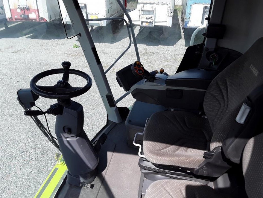 Oldtimer-Mähdrescher des Typs CLAAS Lexion 670,  in Київ (Bild 5)