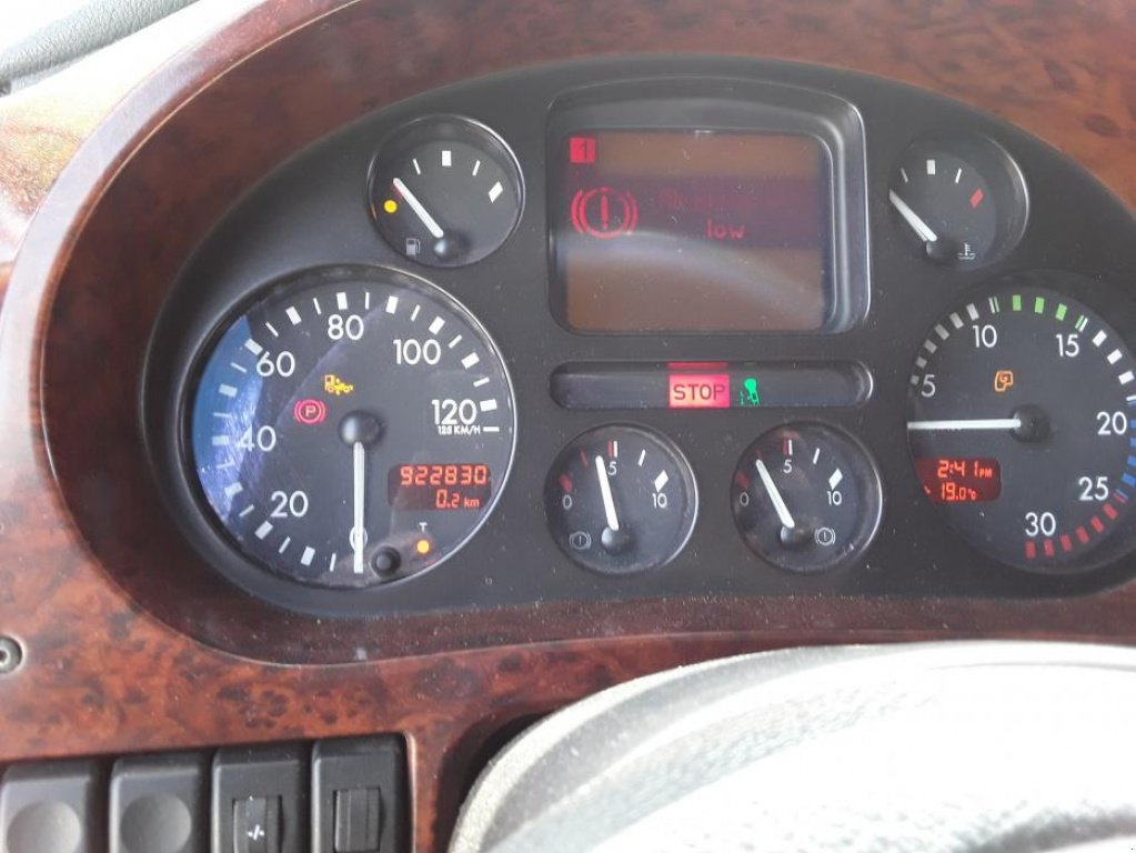 Oldtimer-Mähdrescher des Typs CLAAS Lexion 670,  in Київ (Bild 7)