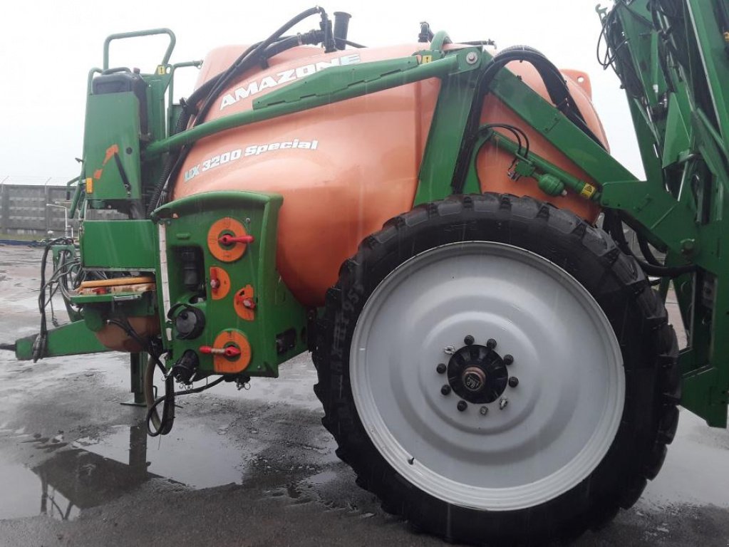 Weinbauspritze des Typs Amazone UX 3200 Super,  in Київ (Bild 4)