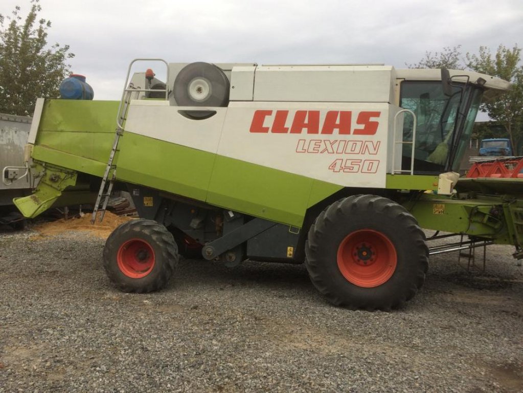 Oldtimer-Mähdrescher des Typs CLAAS Lexion 450, Neumaschine in Камянець-Подільский (Bild 5)