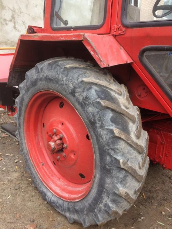 Oldtimer-Traktor des Typs Belarus Беларус-80, Neumaschine in Камянець-Подільский (Bild 4)