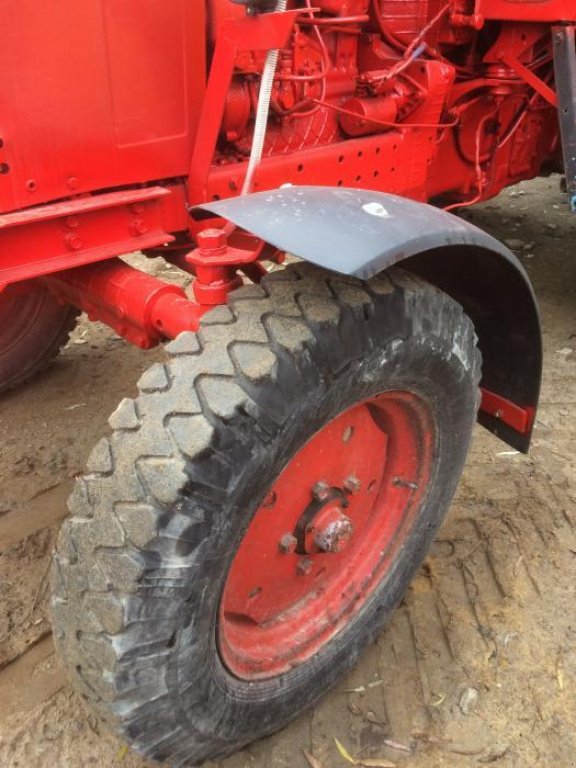 Oldtimer-Traktor des Typs Belarus Беларус-80, Neumaschine in Камянець-Подільский (Bild 7)