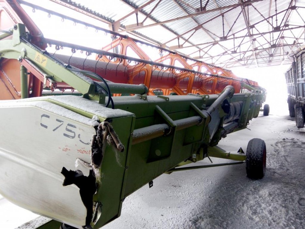 Oldtimer-Mähdrescher des Typs CLAAS Tucano 470, Neumaschine in Тетіїв (Bild 7)