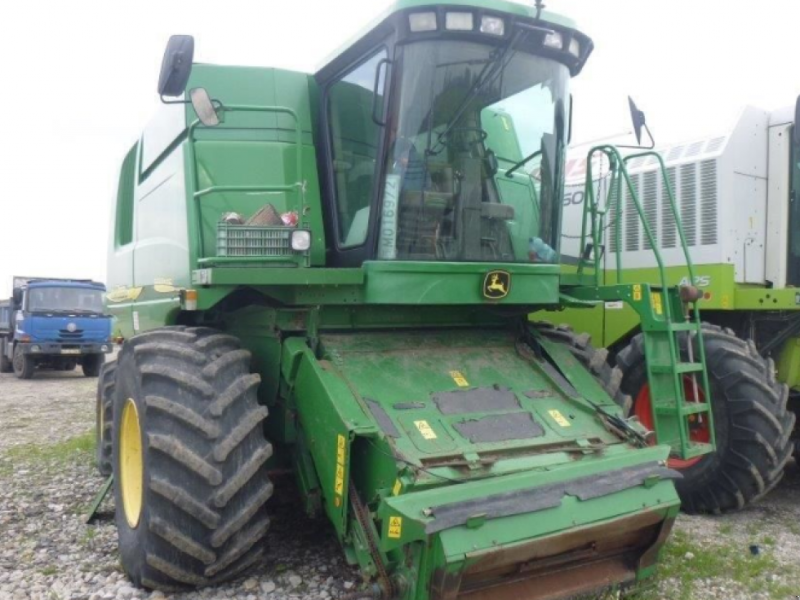 Oldtimer-Mähdrescher des Typs John Deere 9660 WTS, Neumaschine in Мукачево (Bild 1)