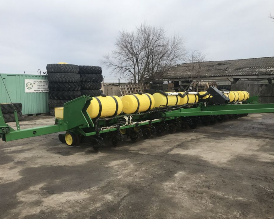 Gareeggenfelder des Typs John Deere 7200,  in Салгани (Bild 2)