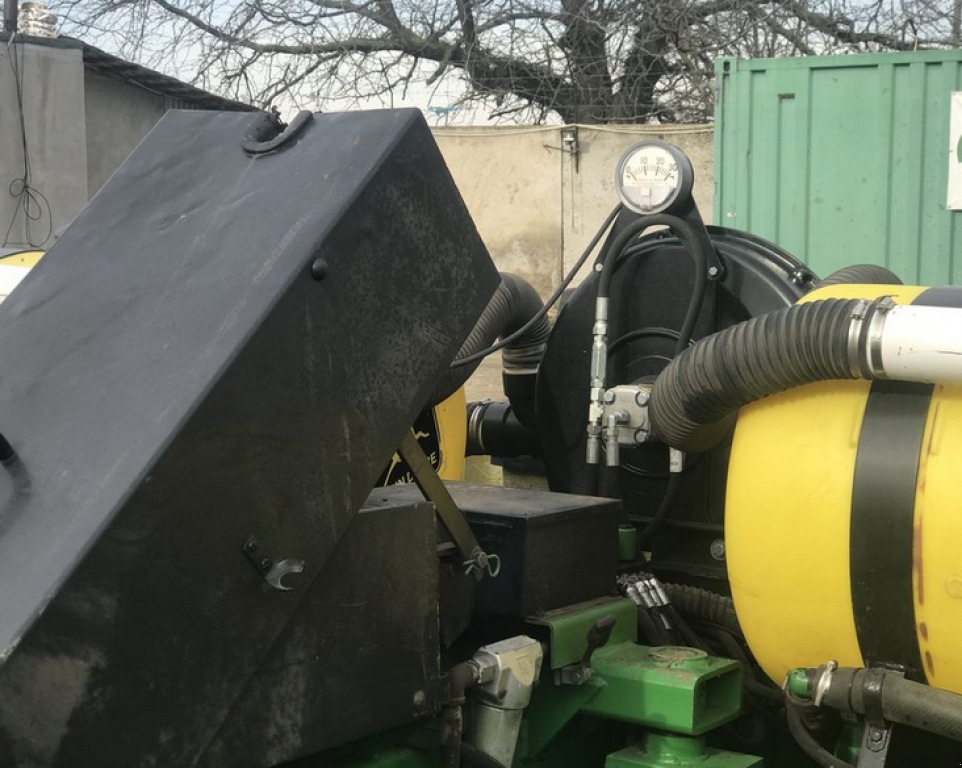 Gareeggenfelder des Typs John Deere 7200,  in Салгани (Bild 5)