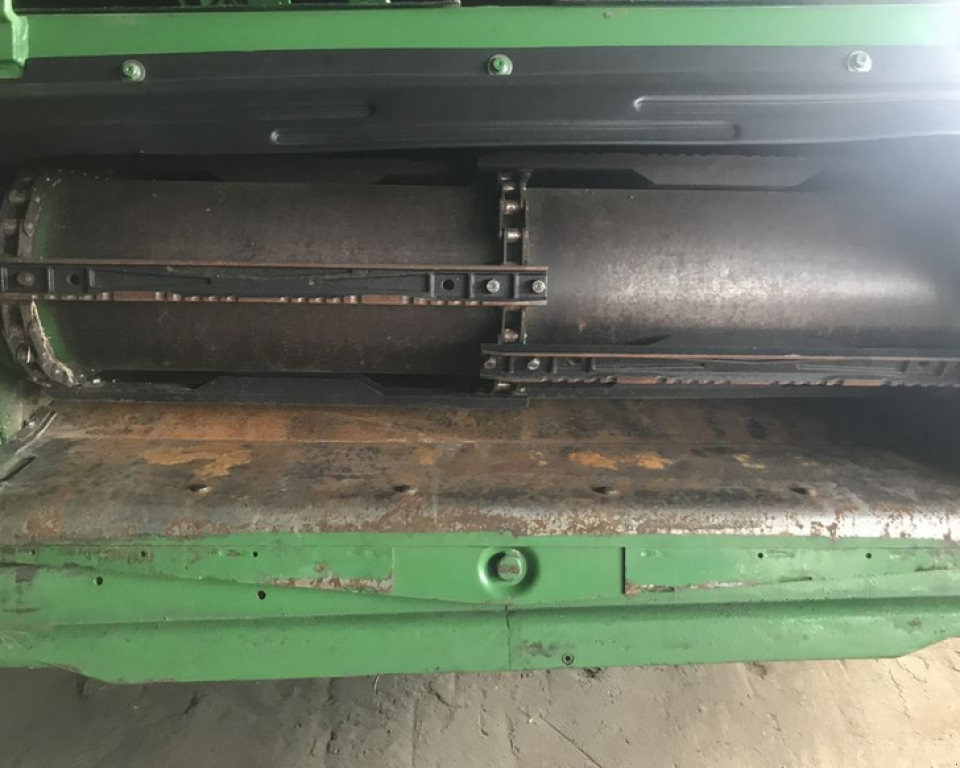 Oldtimer-Mähdrescher des Typs John Deere 9770 STS, Neumaschine in Салгани (Bild 7)