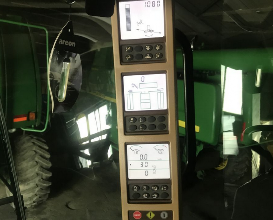 Oldtimer-Mähdrescher des Typs John Deere 9770 STS, Neumaschine in Салгани (Bild 3)