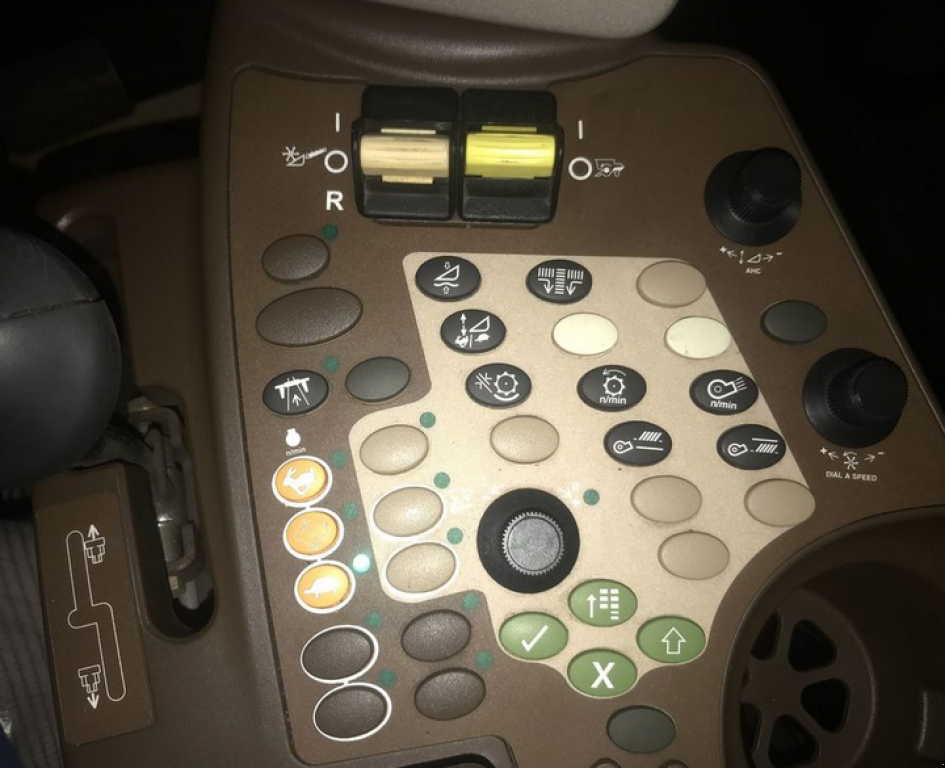 Oldtimer-Mähdrescher des Typs John Deere 9670 STS Bullet Rotor, Neumaschine in Салгани (Bild 9)