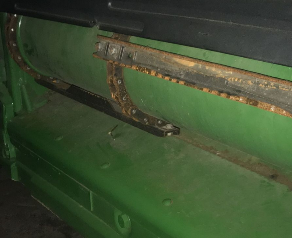 Oldtimer-Mähdrescher des Typs John Deere 9670 STS Bullet Rotor, Neumaschine in Салгани (Bild 7)