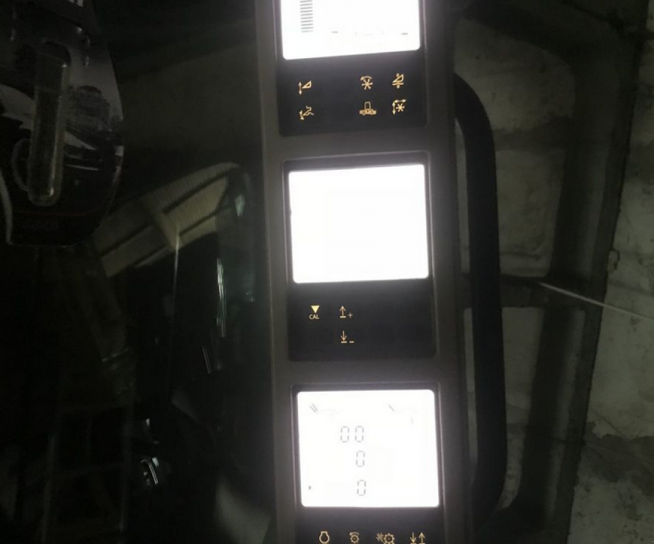 Oldtimer-Mähdrescher des Typs John Deere 9670 STS Bullet Rotor, Neumaschine in Салгани (Bild 4)