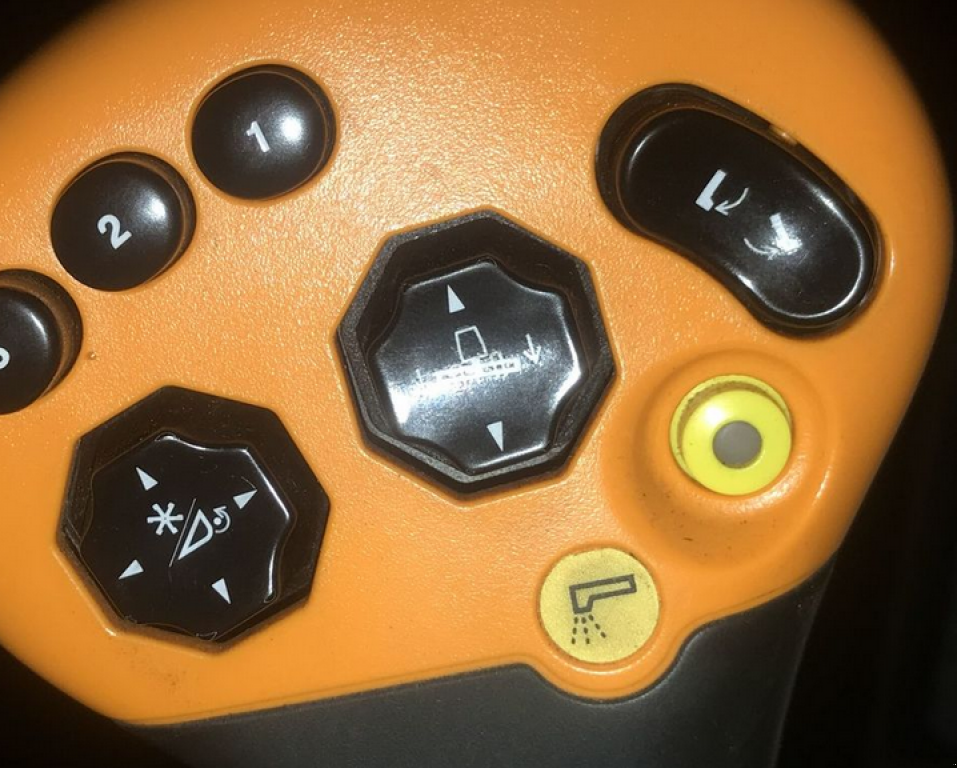 Oldtimer-Mähdrescher des Typs John Deere 9670 STS Bullet Rotor, Neumaschine in Салгани (Bild 10)