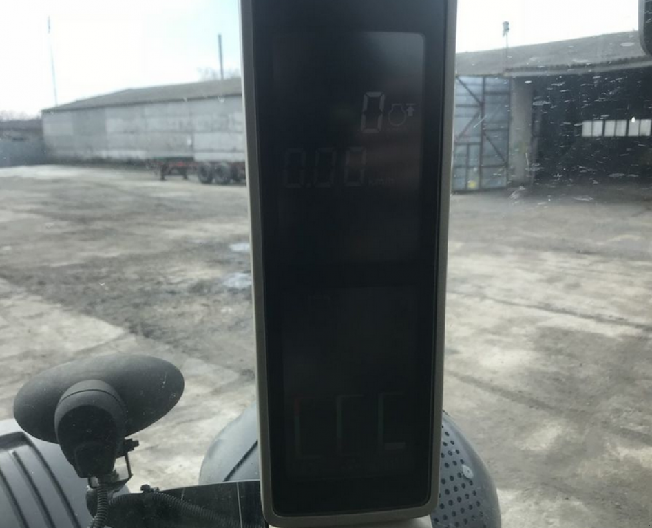 Oldtimer-Traktor des Typs John Deere 8285R, Neumaschine in Салгани (Bild 2)