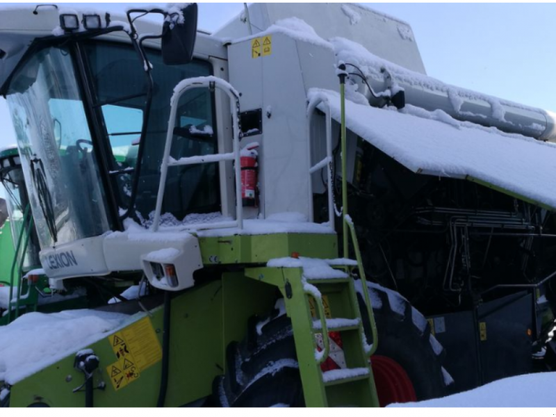 Oldtimer-Mähdrescher des Typs CLAAS Lexion 460 Evolution, Neumaschine in Рівне (Bild 1)