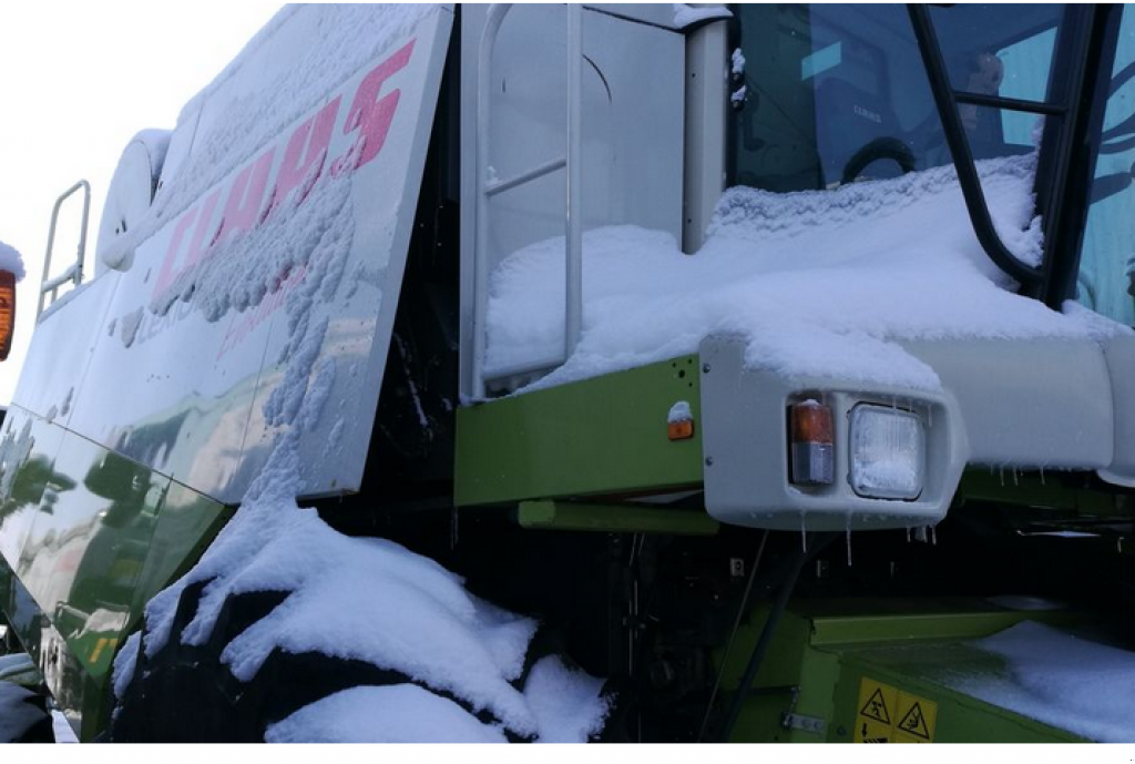 Oldtimer-Mähdrescher des Typs CLAAS Lexion 460 Evolution, Neumaschine in Рівне (Bild 2)
