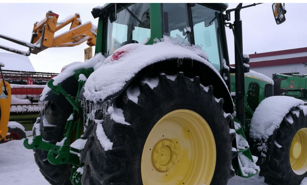 Oldtimer-Traktor des Typs John Deere 6920, Neumaschine in Рівне (Bild 7)