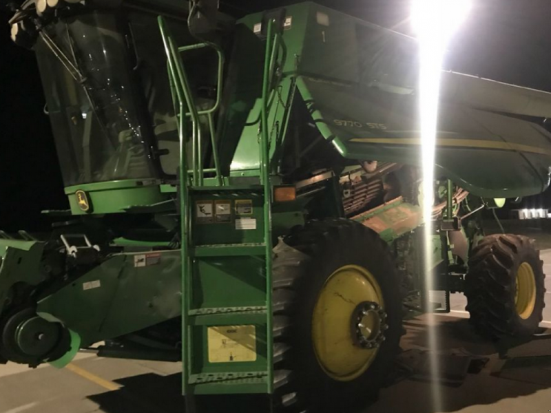 Oldtimer-Mähdrescher des Typs John Deere 9770 STS Bullet Rotor,  in Рівне (Bild 1)