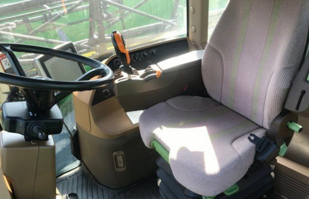 Selbstfahrspritze des Typs John Deere 4830,  in Рівне (Bild 5)