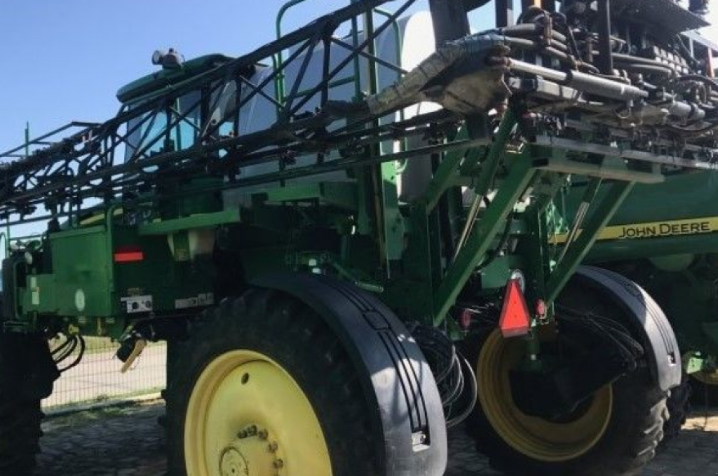 Selbstfahrspritze des Typs John Deere 4830,  in Рівне (Bild 7)