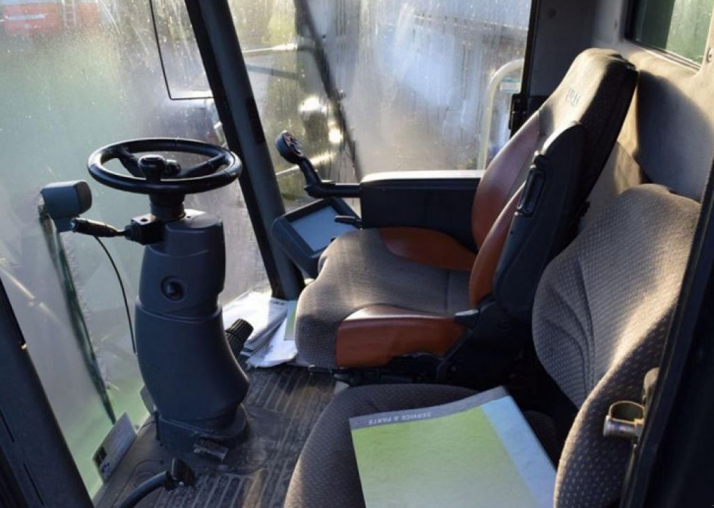 Oldtimer-Mähdrescher des Typs CLAAS Lexion 570, Neumaschine in Рівне (Bild 4)