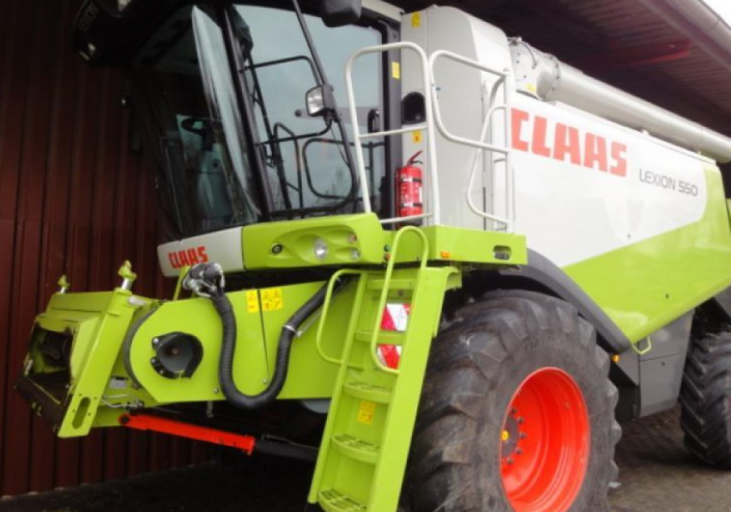 Oldtimer-Mähdrescher des Typs CLAAS Lexion 550, Neumaschine in Рівне (Bild 1)