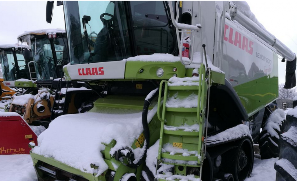 Oldtimer-Mähdrescher des Typs CLAAS Lexion 600 Terra-Track,  in Рівне (Bild 4)