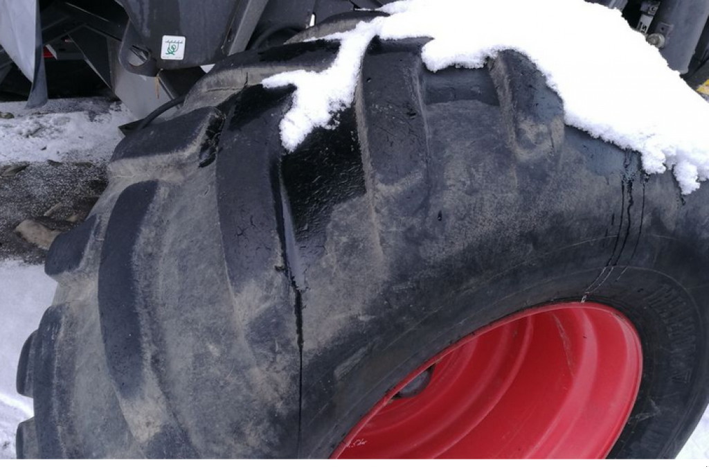 Oldtimer-Mähdrescher des Typs CLAAS Lexion 580+,  in Рівне (Bild 9)