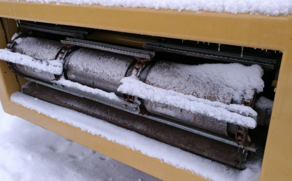 Oldtimer-Mähdrescher des Typs Caterpillar Lexion 590R,  in Рівне (Bild 4)