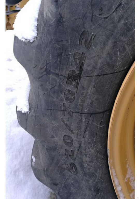 Oldtimer-Mähdrescher des Typs Caterpillar Lexion 590R,  in Рівне (Bild 3)